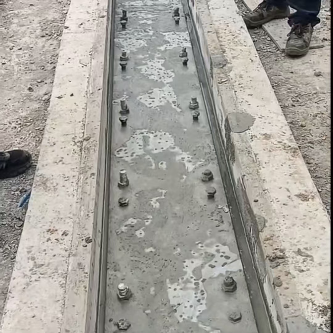 苗栗县港口码头起重机龙门吊重型机械设备稳固用早强快凝轨道胶泥